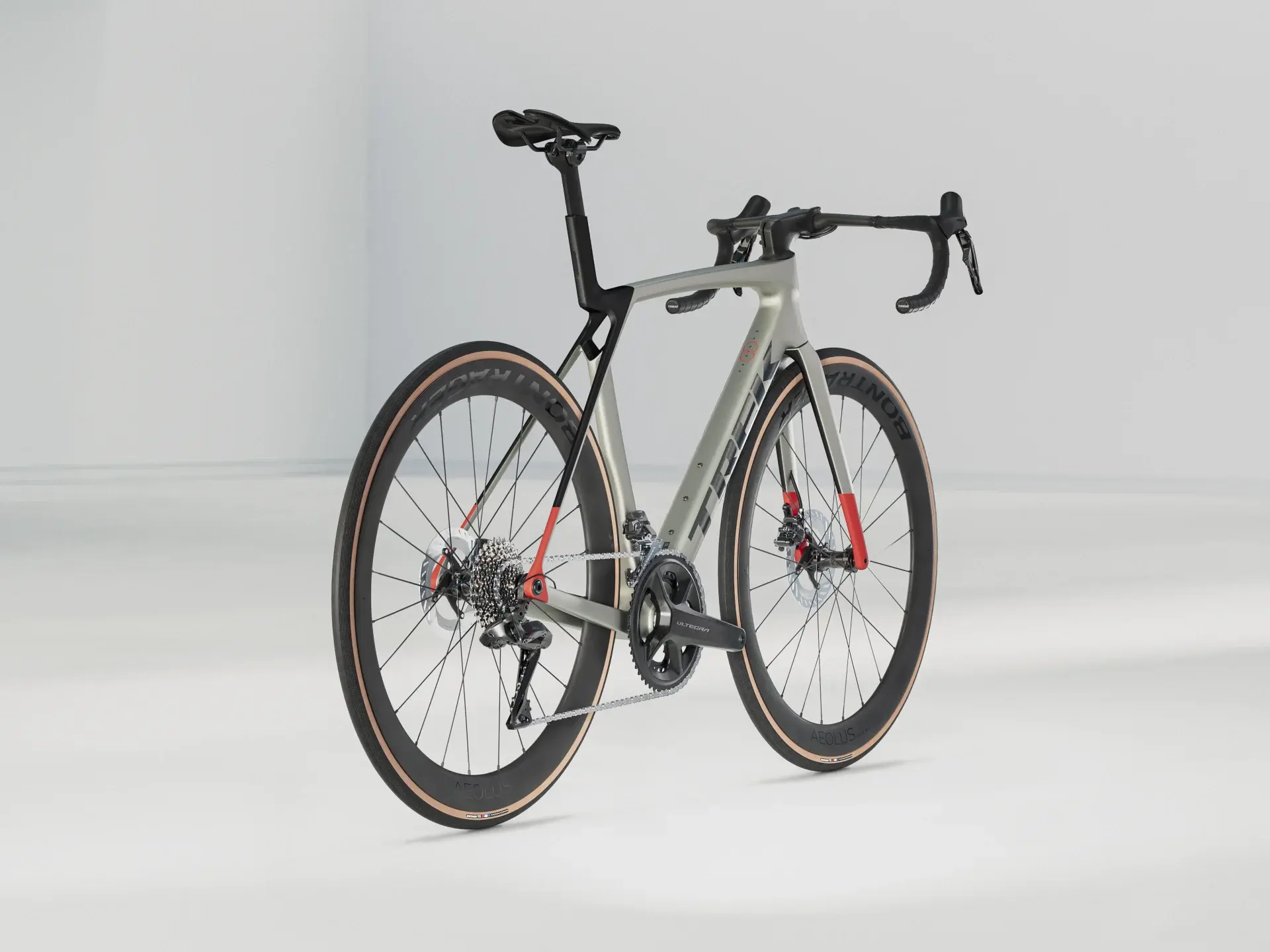 Madone-SL7-G8-Lunar-Grey-2